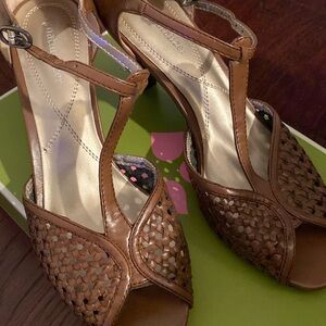 Women’s Immaculate Condition Naturalizer Brand T strap, Leather Shoe size7.5